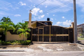 Tropical Gated Home - Near Montego Bay and Resorts